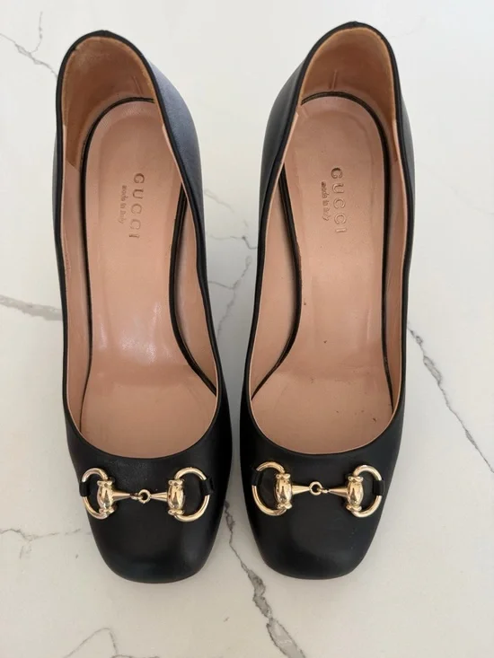 Gucci Black Leather Pump with Gold Horsebit Accent - Picture 6 of 8
